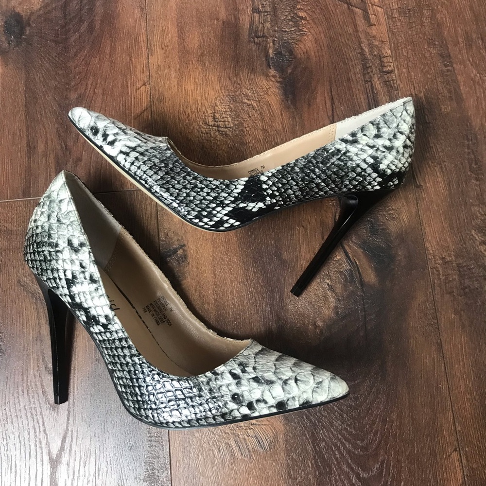 Madden Girl Snake Python Pumps